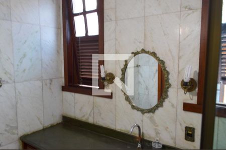 Casa à venda com 383m², 4 quartos e 3 vagasBanheiro