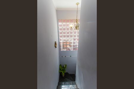 Casa para alugar com 200m², 3 quartos e 2 vagas Casa para alugar com 200m², 3 quartos e 2 vagasEscada