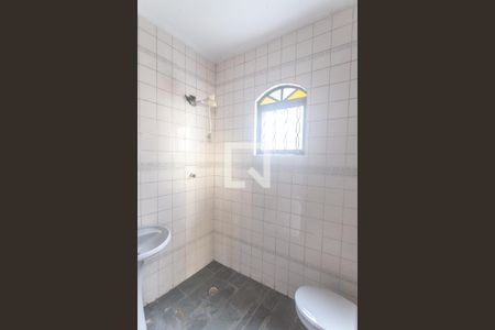 Casa à venda com 324m², 4 quartos e 5 vagas Casa à venda com 324m², 4 quartos e 5 vagasBanheiro de serviço