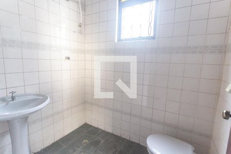 Casa à venda com 324m², 4 quartos e 5 vagas Casa à venda com 324m², 4 quartos e 5 vagasBanheiro de serviço