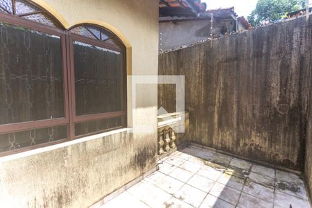 Casa à venda com 324m², 4 quartos e 5 vagas Casa à venda com 324m², 4 quartos e 5 vagasQuintal