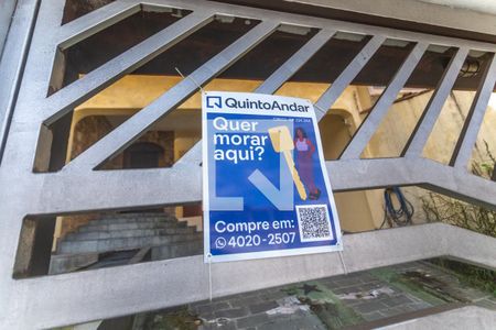 Casa à venda com 324m², 4 quartos e 5 vagas Casa à venda com 324m², 4 quartos e 5 vagasFachada