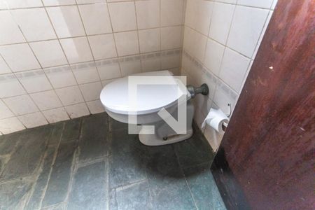 Casa à venda com 324m², 4 quartos e 5 vagas Casa à venda com 324m², 4 quartos e 5 vagasBanheiro de serviço