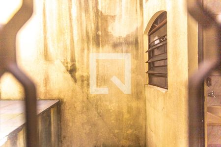 Casa à venda com 324m², 4 quartos e 5 vagas Casa à venda com 324m², 4 quartos e 5 vagasVista quarto de serviço