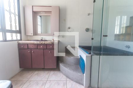 Casa à venda com 324m², 4 quartos e 5 vagas Casa à venda com 324m², 4 quartos e 5 vagasBanheiro suíte 2