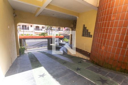 Casa à venda com 324m², 4 quartos e 5 vagas Casa à venda com 324m², 4 quartos e 5 vagasGaragem