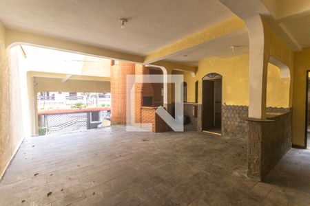 Casa à venda com 324m², 4 quartos e 5 vagas Casa à venda com 324m², 4 quartos e 5 vagasQuintal