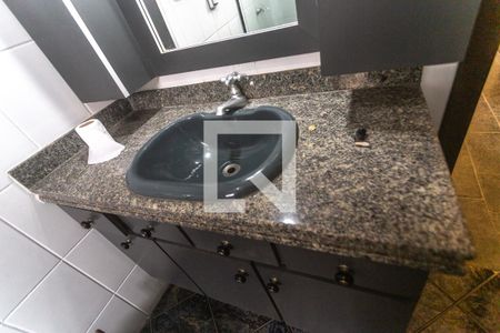 Casa à venda com 324m², 4 quartos e 5 vagas Casa à venda com 324m², 4 quartos e 5 vagasBanheiro social