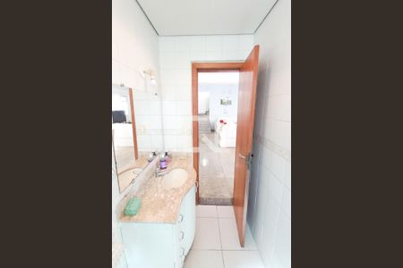 Casa à venda com 167m², 4 quartos e 2 vagas Casa à venda com 167m², 4 quartos e 2 vagasBanheiro 2