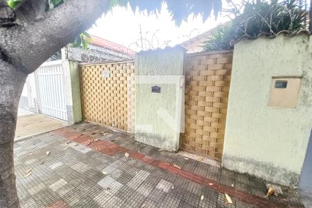 Casa à venda com 167m², 4 quartos e 2 vagas Casa à venda com 167m², 4 quartos e 2 vagasFachada
