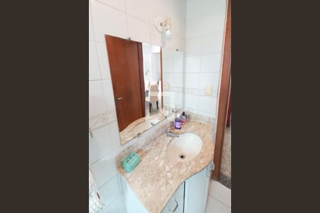 Casa à venda com 167m², 4 quartos e 2 vagas Casa à venda com 167m², 4 quartos e 2 vagasBanheiro 2