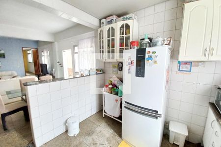 Casa à venda com 167m², 4 quartos e 2 vagas Casa à venda com 167m², 4 quartos e 2 vagasCozinha