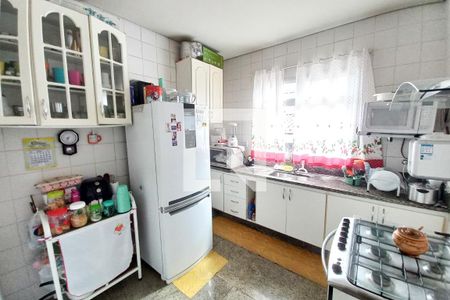 Casa à venda com 167m², 4 quartos e 2 vagas Casa à venda com 167m², 4 quartos e 2 vagasCozinha