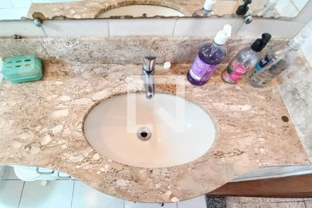 Casa à venda com 167m², 4 quartos e 2 vagas Casa à venda com 167m², 4 quartos e 2 vagasBanheiro 2