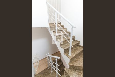 Casa à venda com 180m², 3 quartos e 4 vagasEscada