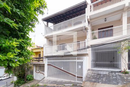 Casa à venda com 270m², 4 quartos e 1 vaga Casa à venda com 270m², 4 quartos e 1 vagaFachada