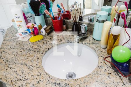 Apartamento à venda com 87m², 3 quartos e 2 vagasBanheiro da Suíte 1 Pia