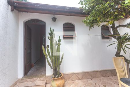 Casa para alugar com 80m², 2 quartos e 1 vaga Casa para alugar com 80m², 2 quartos e 1 vagaFachada