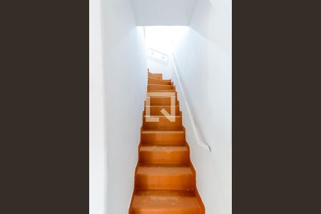 Escada Quartos de casa para alugar com 2 quartos, 70m² em Vila Albertina, São Paulo