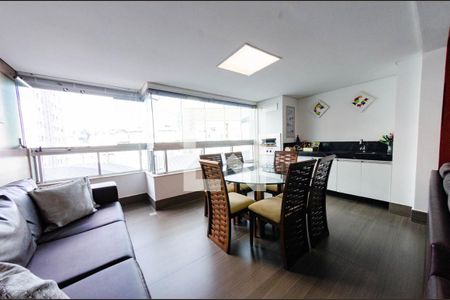 Apartamento à venda com 160m², 4 quartos e 3 vagasVaranda