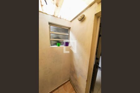 Banheiro de kitnet/studio para alugar com 1 quarto, 25m² em Parque São Bento, Sorocaba