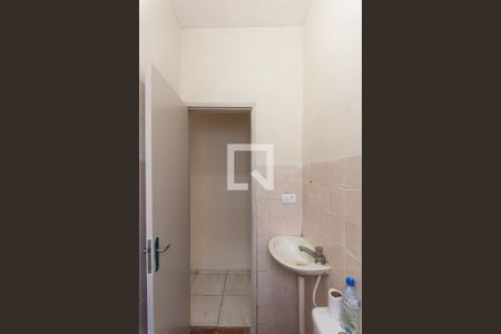 Casa para alugar com 90m², 2 quartos e 2 vagas Casa para alugar com 90m², 2 quartos e 2 vagasBanheiro