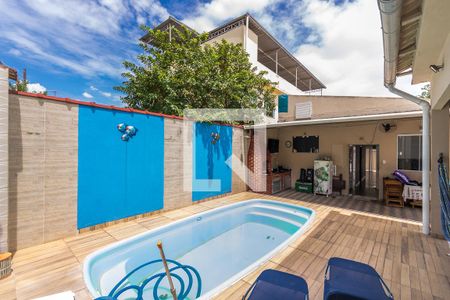 Casa à venda com 100m², 3 quartos e 2 vagasPiscina