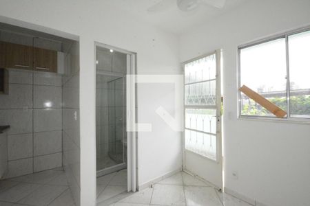 Sala de casa para alugar com 1 quarto, 50m² em Praça Seca, Rio de Janeiro