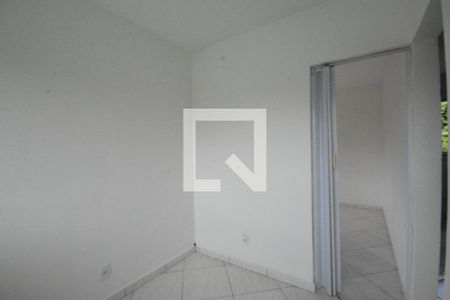 Sala de casa para alugar com 1 quarto, 50m² em Praça Seca, Rio de Janeiro