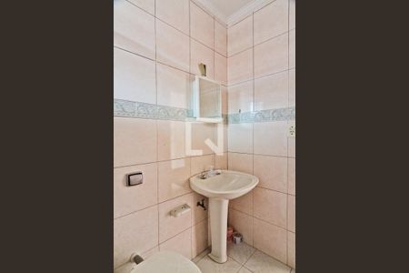 Banheiro de casa para alugar com 1 quarto, 45m² em Parque Peruche, São Paulo