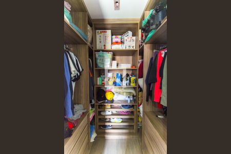 Casa à venda com 150m², 2 quartos e 2 vagas Casa à venda com 150m², 2 quartos e 2 vagasCloset