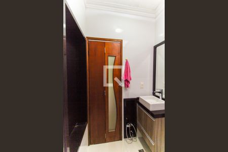 Casa à venda com 150m², 2 quartos e 2 vagas Casa à venda com 150m², 2 quartos e 2 vagasBanheiro