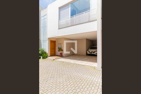 Casa de condomínio à venda com 316m², 4 quartos e 3 vagasFachada da Casa