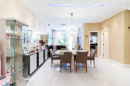 Casa de condomínio à venda com 316m², 4 quartos e 3 vagasSala