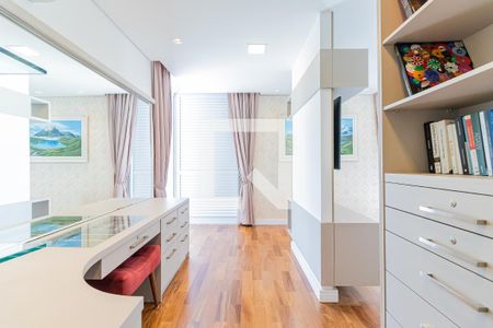 Casa de condomínio à venda com 316m², 4 quartos e 3 vagasQuarto 4 - Suíte 2