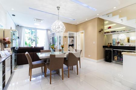 Casa de condomínio à venda com 316m², 4 quartos e 3 vagasSala