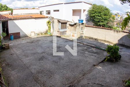 Casa à venda com 360m², 2 quartos e 1 vagaÁREA DE SERVIÇO
