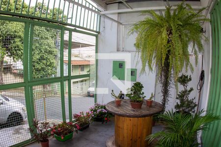 Casa à venda com 360m², 2 quartos e 1 vagaFRENTE GALPÃO