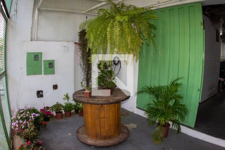 Casa à venda com 360m², 2 quartos e 1 vagaFRENTE GALPÃO