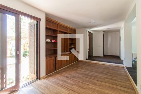 Sala de casa à venda com 3 quartos, 150m² em Vila Nova, Porto Alegre