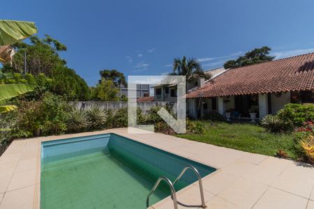Casa à venda com 150m², 3 quartos e 2 vagasPiscina