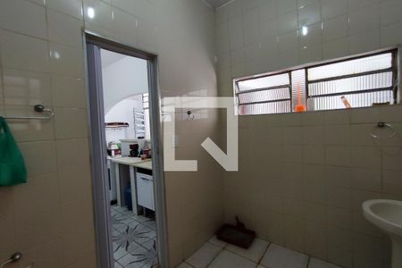 Casa à venda com 200m², 2 quartos e 1 vagaBanheiro 2