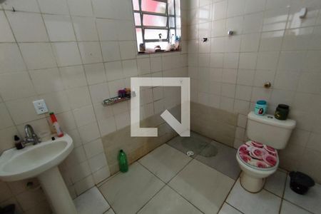 Casa à venda com 200m², 2 quartos e 1 vagaBanheiro 2