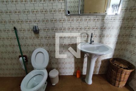 Casa à venda com 200m², 2 quartos e 1 vagaBanheiro 1