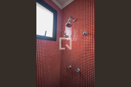 Apartamento à venda com 254m², 4 quartos e 4 vagas Apartamento à venda com 254m², 4 quartos e 4 vagasChuveiro do banheiro