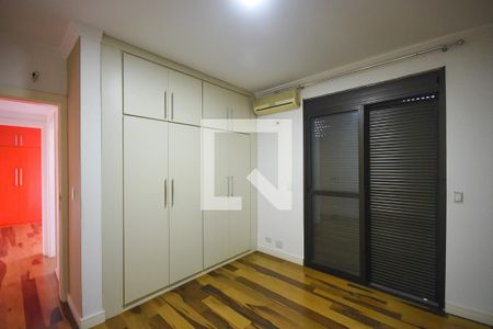 Apartamento à venda com 254m², 4 quartos e 4 vagas Apartamento à venda com 254m², 4 quartos e 4 vagasQuarto 1