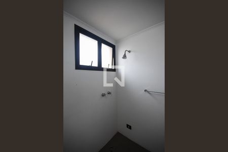 Apartamento à venda com 254m², 4 quartos e 4 vagas Apartamento à venda com 254m², 4 quartos e 4 vagasChuveiro do banheiro da suíte 2