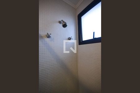 Apartamento à venda com 254m², 4 quartos e 4 vagas Apartamento à venda com 254m², 4 quartos e 4 vagasChuveiro do banheiro da suíte 1