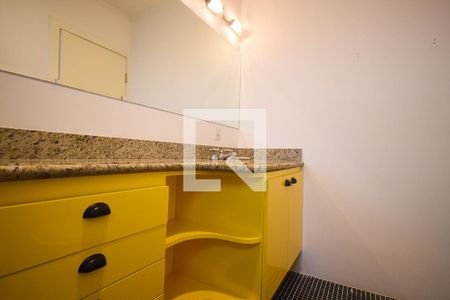 Apartamento à venda com 254m², 4 quartos e 4 vagas Apartamento à venda com 254m², 4 quartos e 4 vagasBanheiro suíte 1