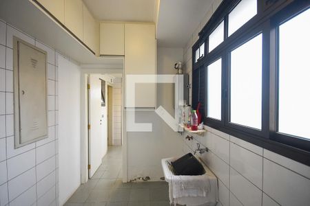Apartamento à venda com 254m², 4 quartos e 4 vagas Apartamento à venda com 254m², 4 quartos e 4 vagasÁrea de serviço